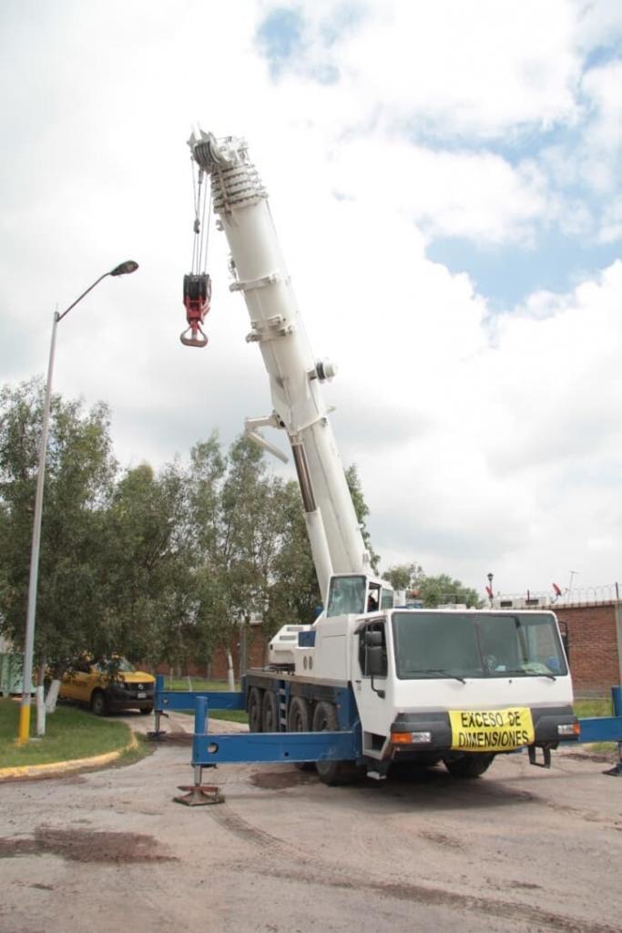 GRUA TODO TERRENO 100 TONELADAS LIEBHERR