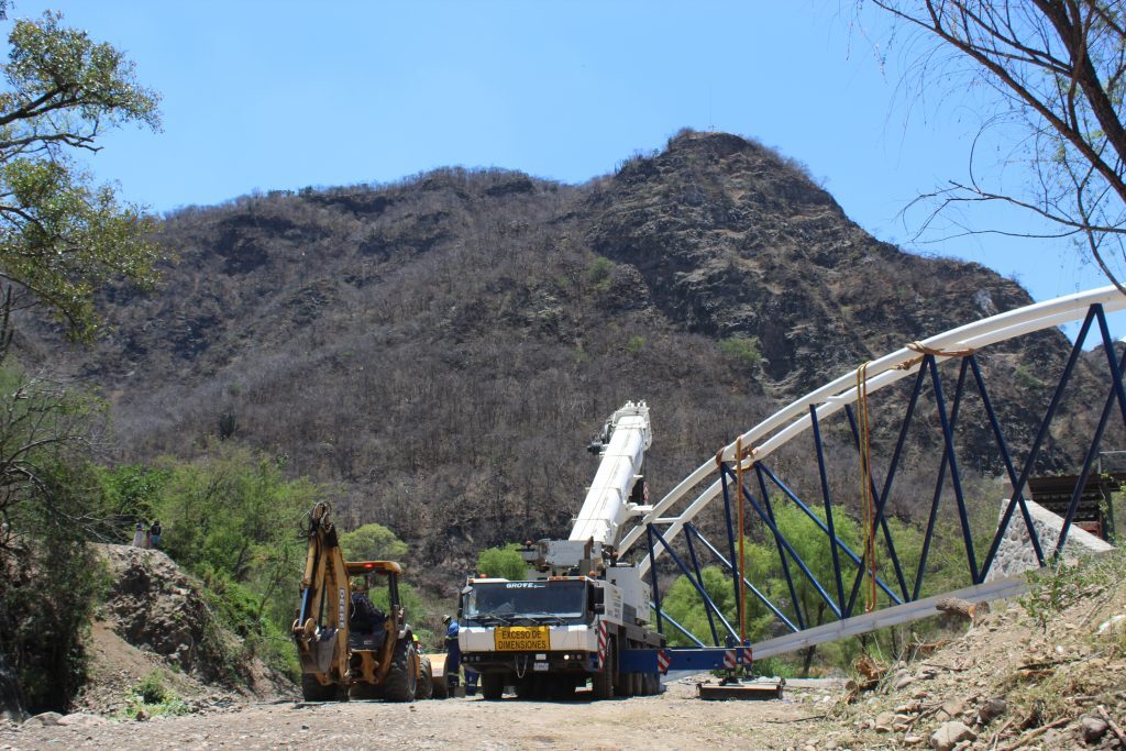 Gruas para montaje de puentes