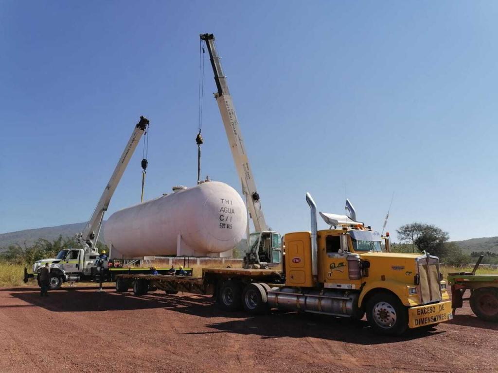 Tractocamion con plataforma