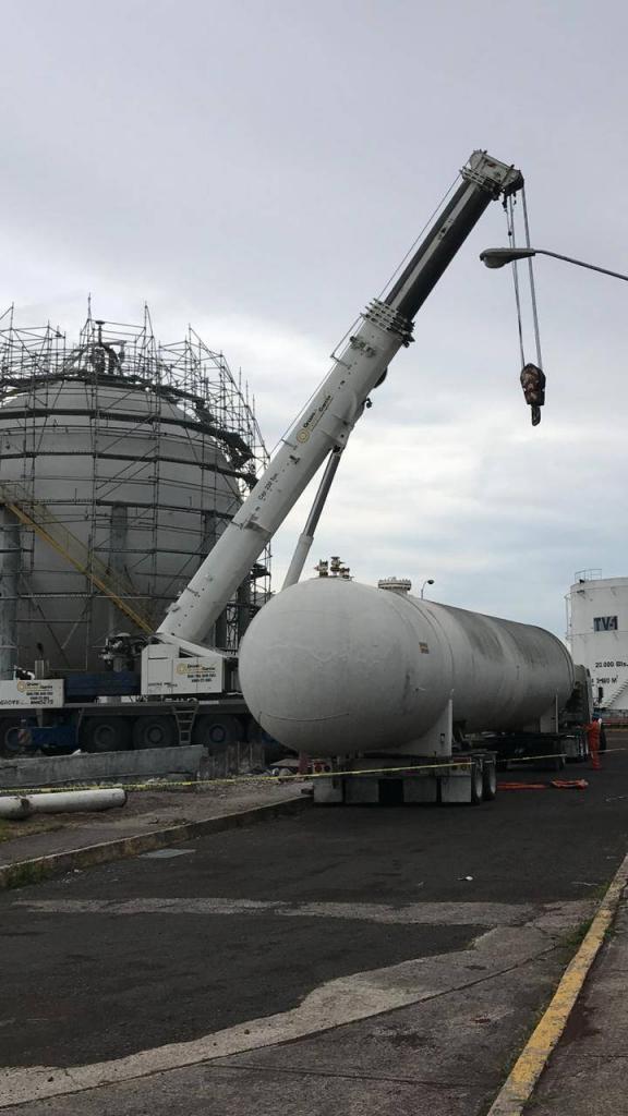 movimiento de tanque con grúas industriales